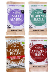 Vier Tafeln Chokay dunkle Bio Schokolade: 1 Caramel Pecan, 1 Amazing Dark, 1 Salty Almond, 1 Heavenly Hazel in Vorderansicht