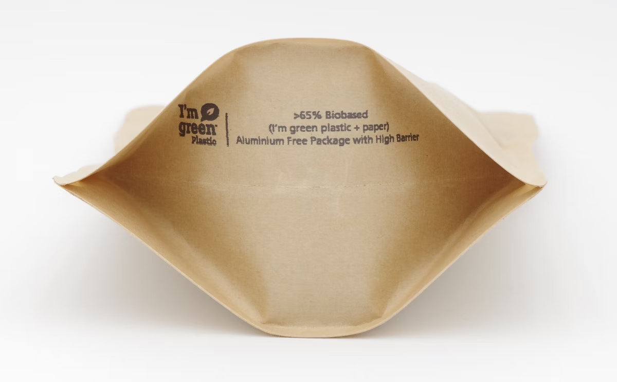 Pyramiden-Teebeutel Nachfüllpackung Chun Me Grüntee Bodenansicht mit I am Green Logo